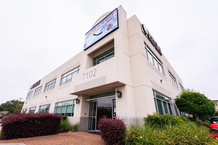7102 W Sam Houston Pky N, Houston, TX for lease - Primary Photo - Image 1 of 6