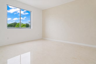 250 NW 24th St, Miami, FL for lease Interior Photo- Image 2 of 11