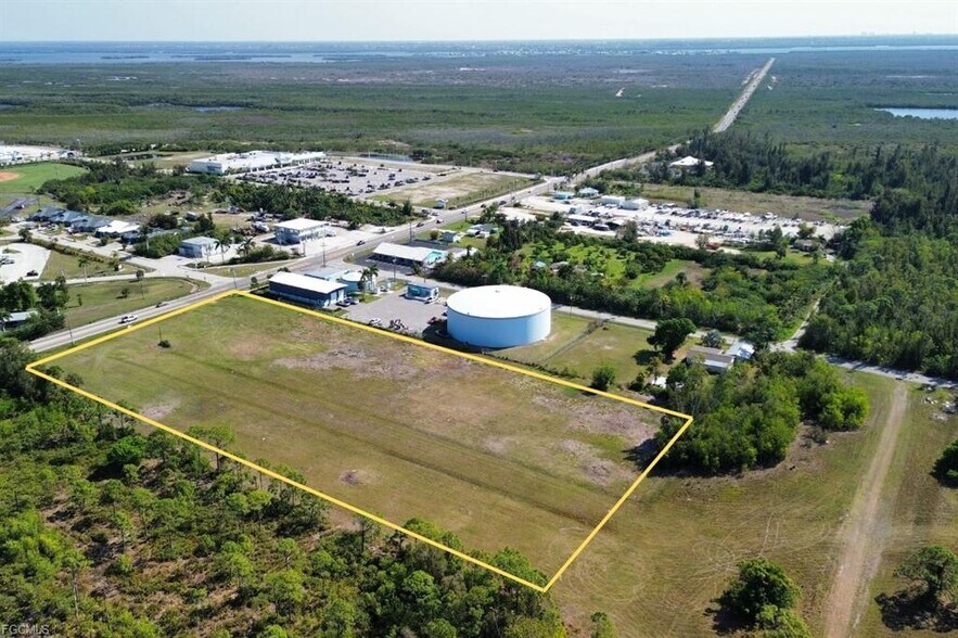 5321-5361 Pine Island Rd NW, Bokeelia, FL à vendre - Photo du bâtiment - Image 2 de 11