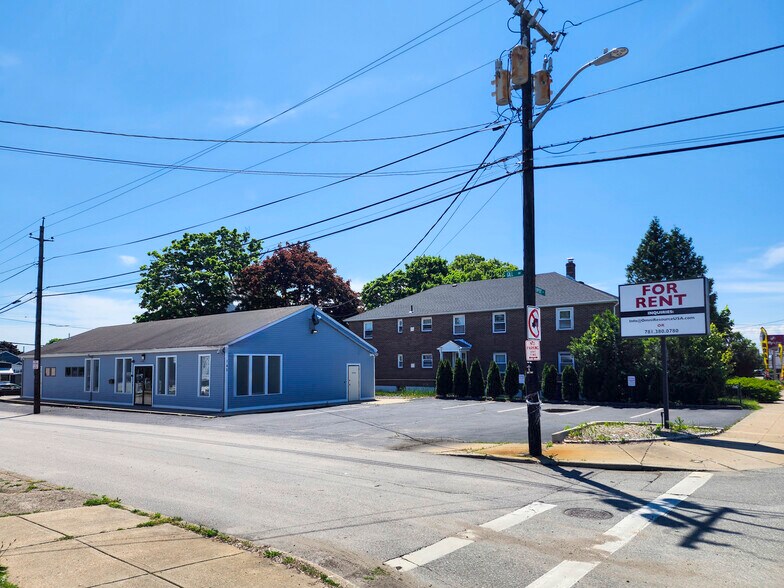 145 Newport Ave, Pawtucket, RI for lease - Building Photo - Image 1 of 20