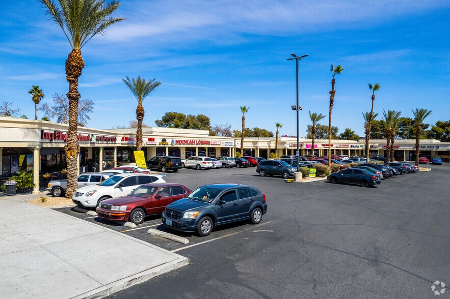 4850 W Flamingo Rd, Las Vegas, NV à louer - Photo du bâtiment - Image 3 de 15
