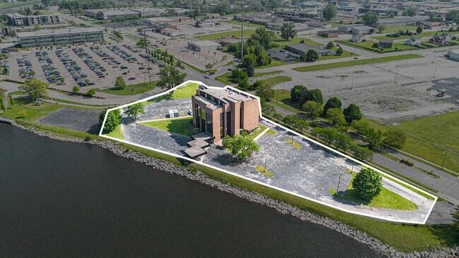 More details for 400 Riverview Dr, Benton Harbor, MI - Office for Sale