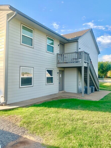 Falcon Ct and Wren St Fourplex portefeuille de 2 propriétés à vendre sur LoopNet.ca - Photo du bâtiment - Image 2 de 41