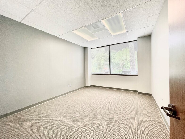 333 N Rivershire Dr, Conroe, TX à louer - Photo intérieure - Image 3 de 46