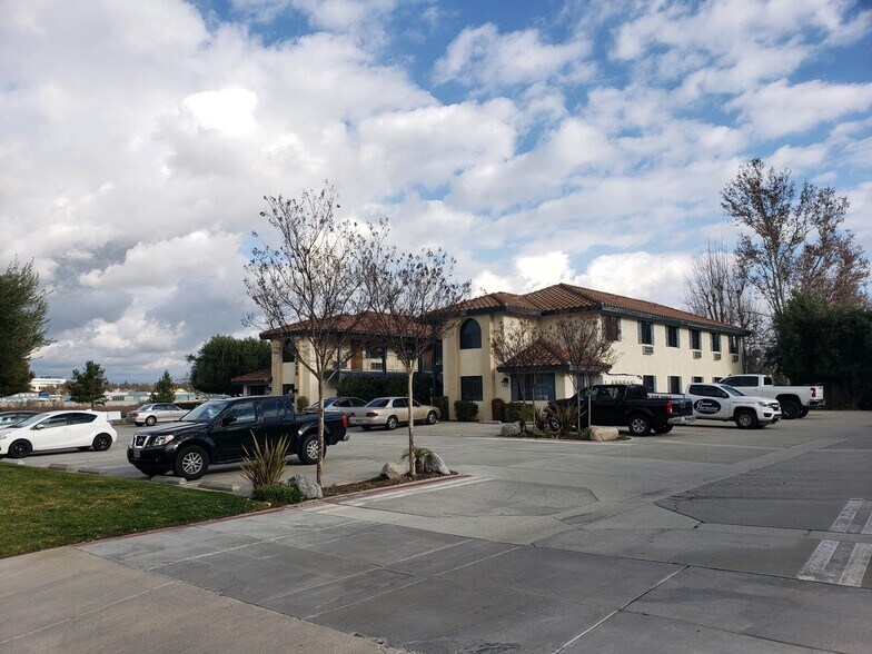 43020 Black Deer Loop, Temecula, CA à louer - Photo du bâtiment - Image 3 de 9