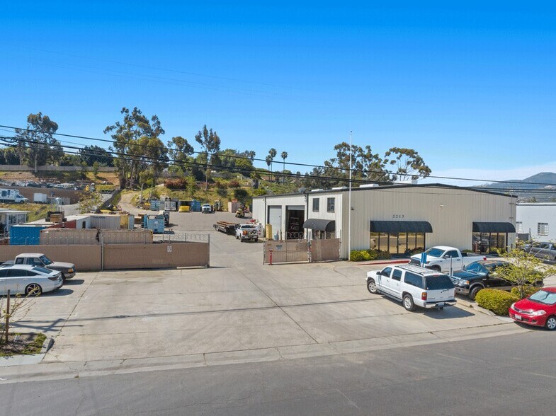 2213 Meyers Ave, Escondido, CA à vendre - Photo du bâtiment - Image 2 de 10