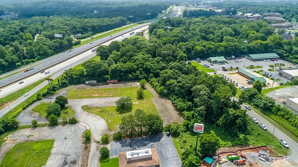 100 Tradewinds Dr, Forsyth, GA for sale - Building Photo - Image 2 of 4