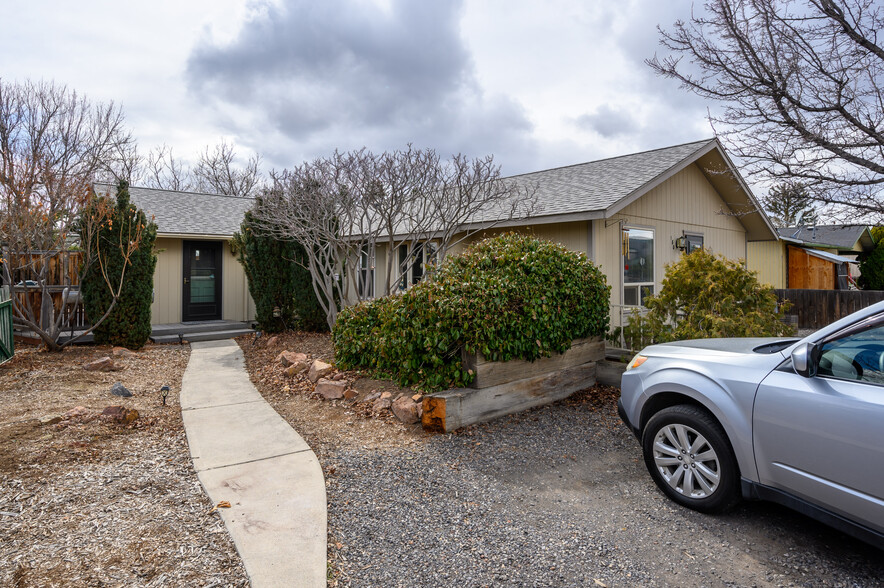 180 NW Dogwood Ave, Redmond, OR for sale - Primary Photo - Image 1 of 1