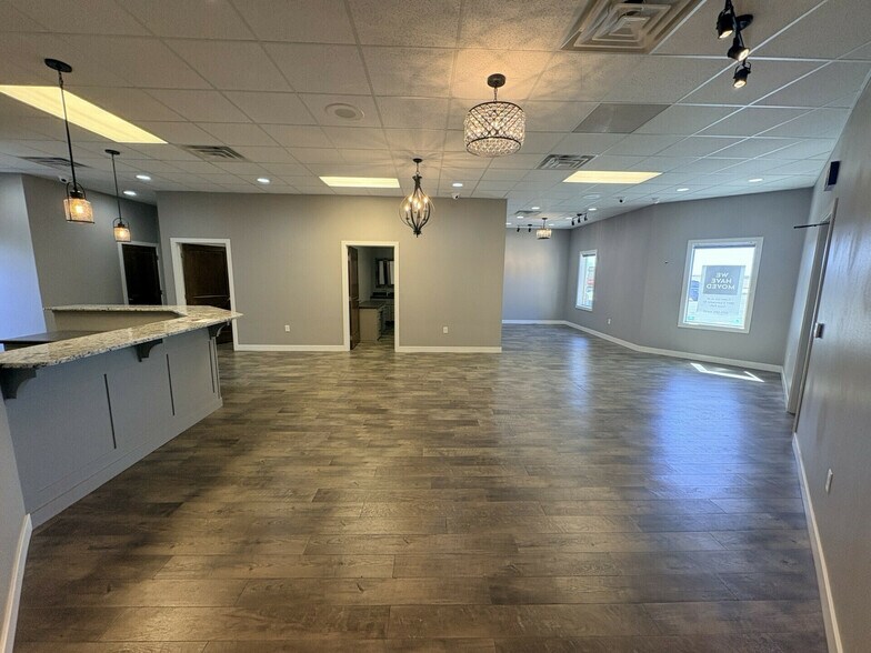 304 W Highway 38, Hartford, SD à louer - Photo intérieure - Image 3 de 11