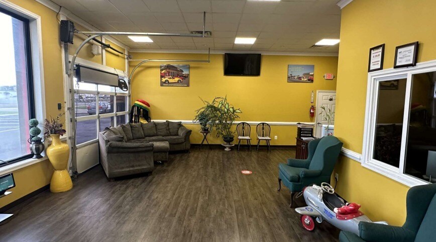 96 Industrial Dr, Fredericksburg, VA à vendre - Photo intérieure - Image 3 de 6