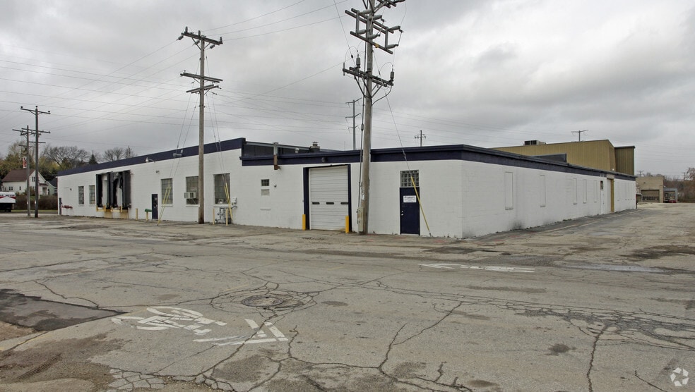 740 W Oakland Ave, Port Washington, WI à louer - Photo du bâtiment - Image 2 de 7