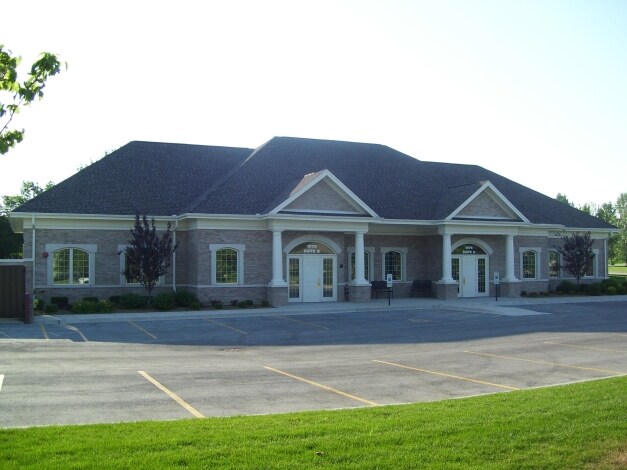 1976 Aberdeen Ct, Sycamore, IL for sale Primary Photo- Image 1 of 14