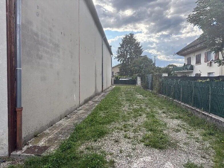 Flex in Villeurbanne for lease - Building Photo - Image 3 of 19