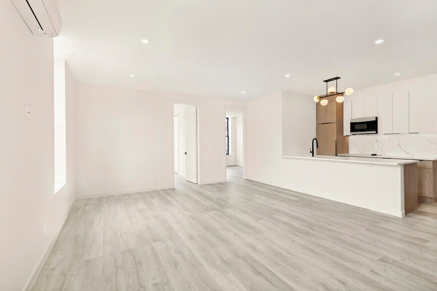 814 Manhattan Ave, Brooklyn, NY à vendre - Photo du bâtiment - Image 3 de 6