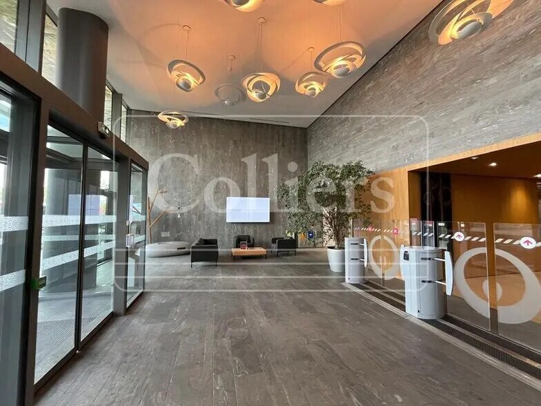 2-4 Avenue Des Canuts, Vaulx-en-Velin for lease - Lobby - Image 2 of 22