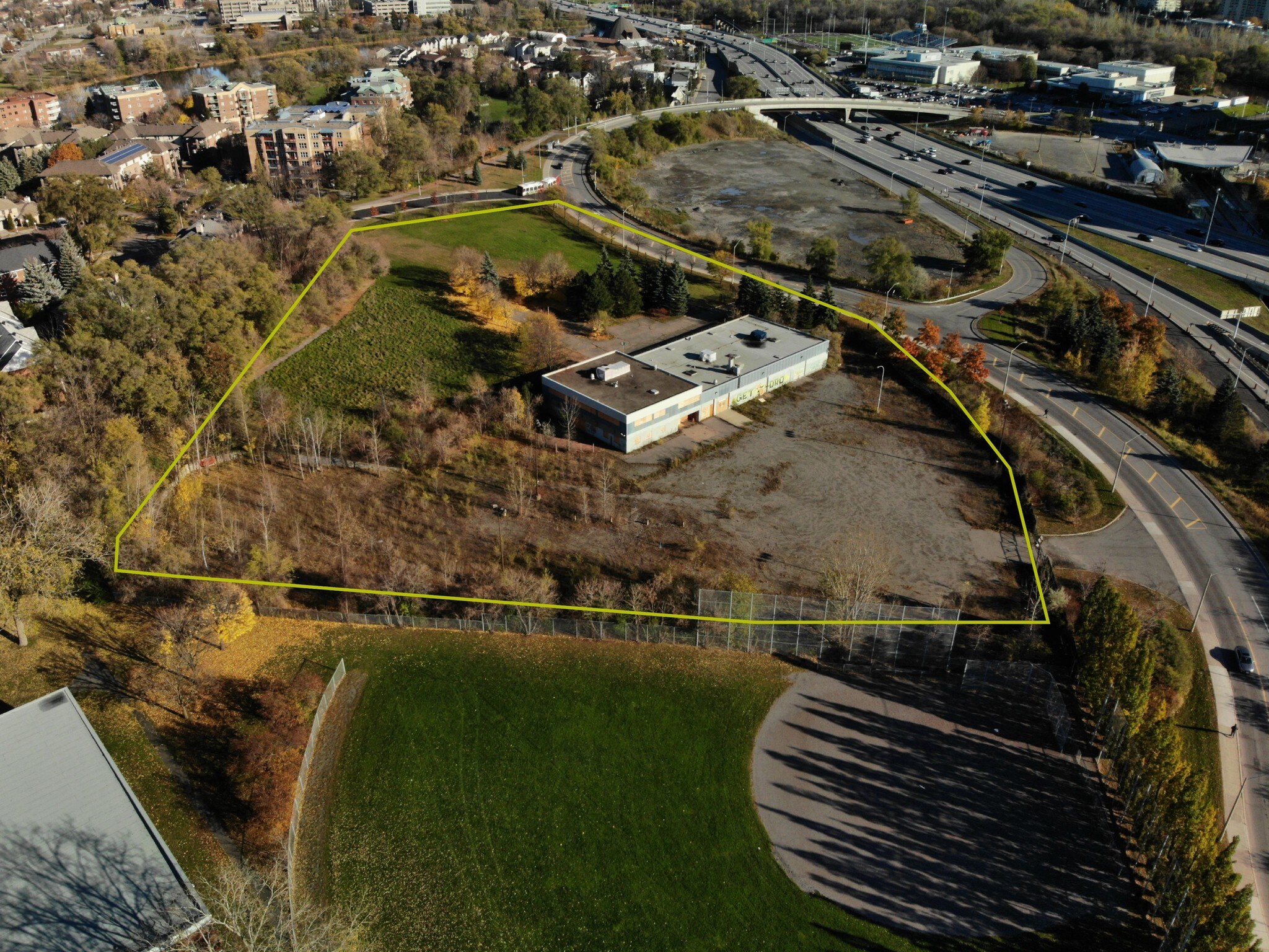 2 Robinson Ave, Ottawa, ON for sale Primary Photo- Image 1 of 1