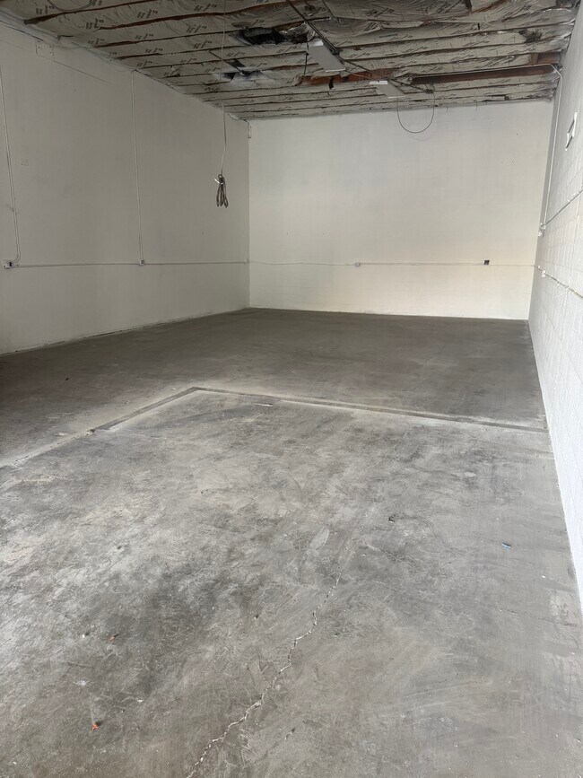 More details for 16154-16160 Wyandotte St, Van Nuys, CA - Industrial for Lease