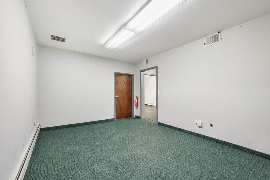 510 Broadway, Bayonne, NJ for lease - Building Photo - Image 2 of 9