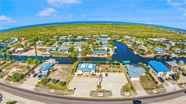 More details for 3226 Stringfellow Rd, Saint James City, FL - Multifamily for Sale