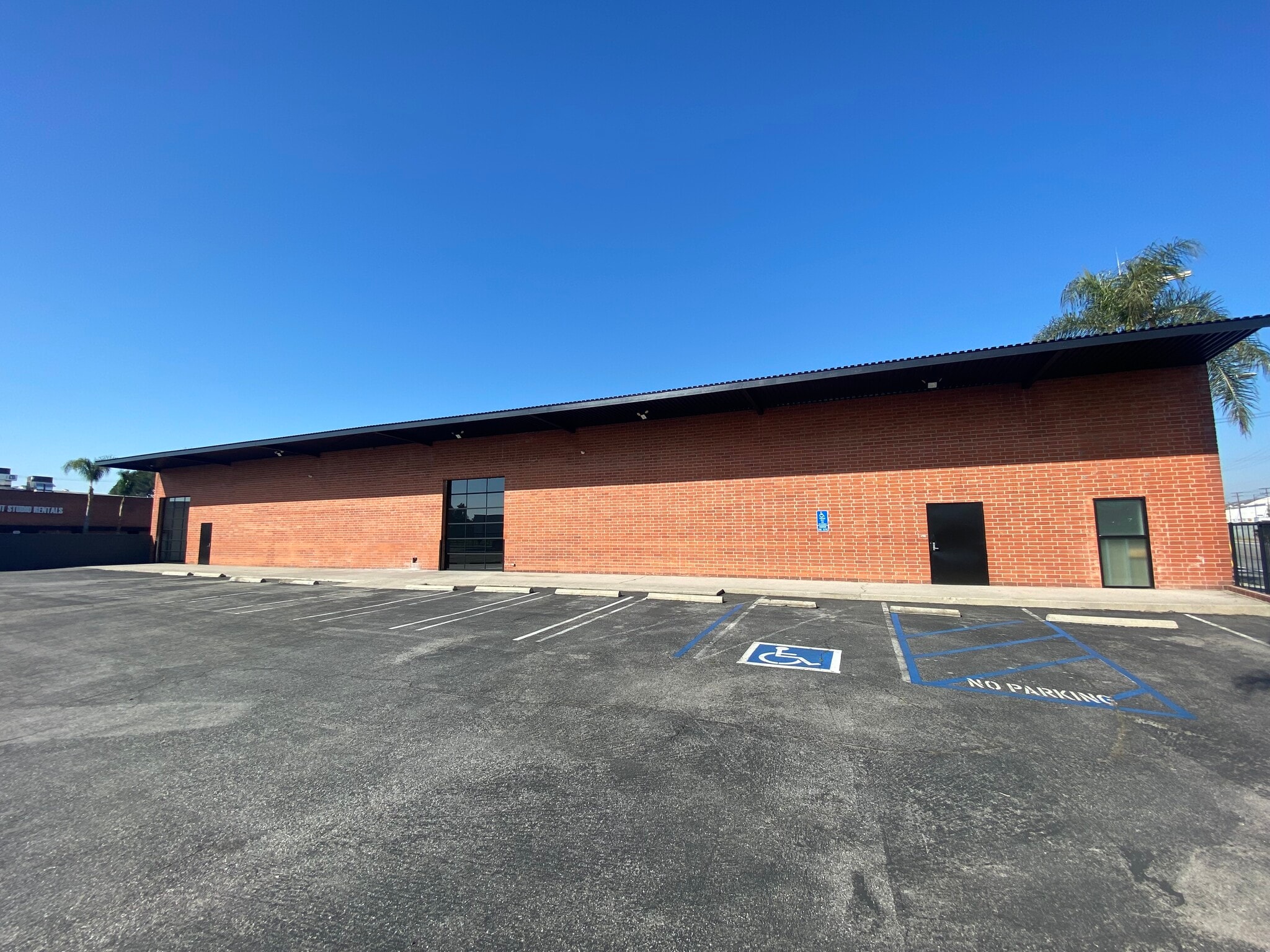 4100 Vanowen Pl, Burbank, CA for lease Building Photo- Image 1 of 15