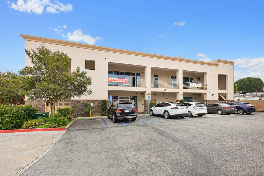 745 E Garvey Ave, Monterey Park, CA à vendre - Photo du bâtiment - Image 2 de 12
