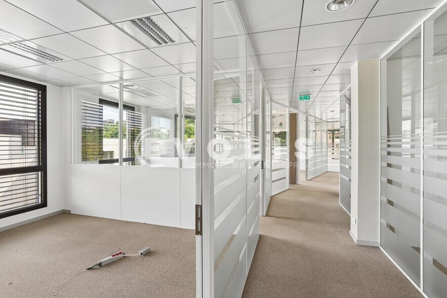 Office in Lyon for lease - Interior Photo - Image 3 of 14