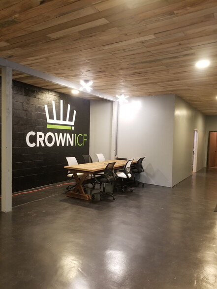 990 Red Bud Dr, Warsaw, MO for sale - Interior Photo - Image 2 of 13