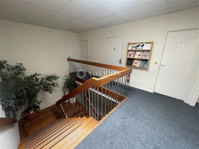 Office in Tremblay-en-France for lease - Interior Photo - Image 3 of 8