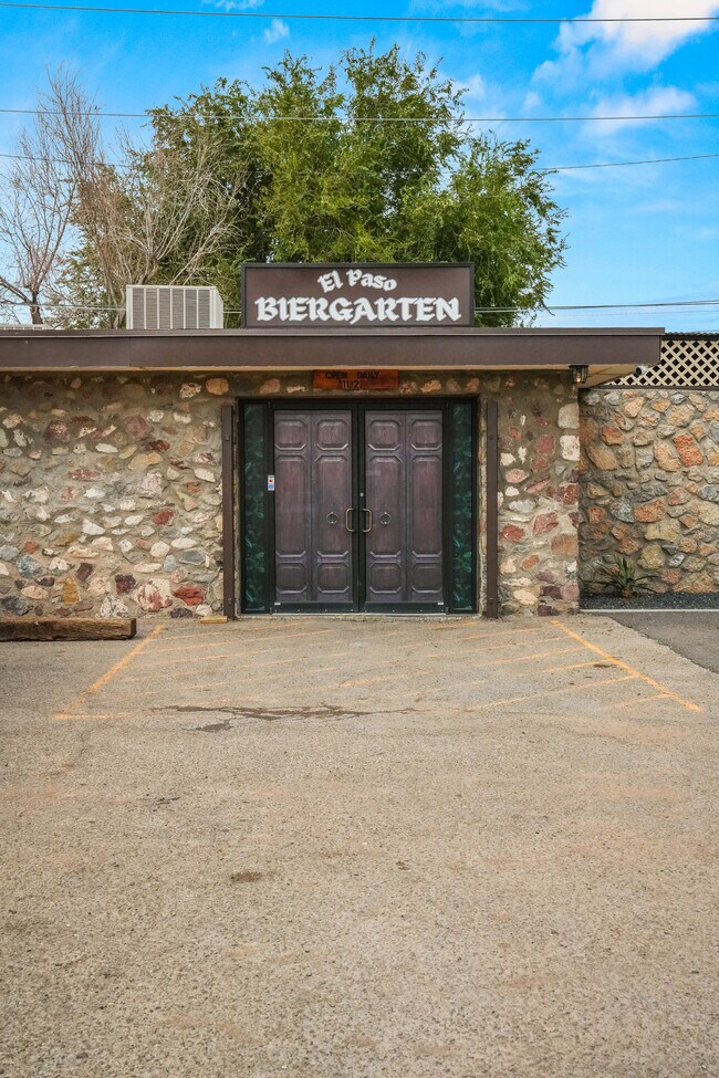 More details for 5200 Doniphan Dr, El Paso, TX - Retail for Sale