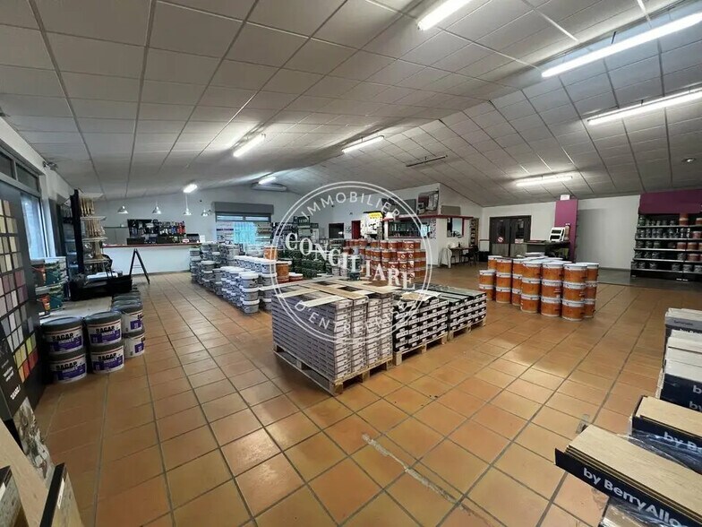 Retail in Toulouse for lease - Interior Photo - Image 3 of 5