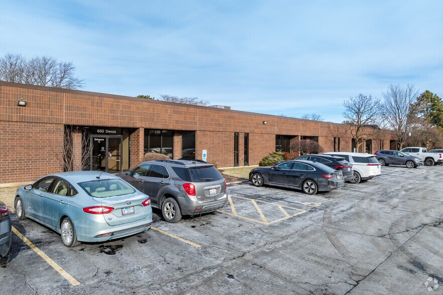 650 E Devon Ave, Itasca, IL à louer - Photo du bâtiment - Image 3 de 13