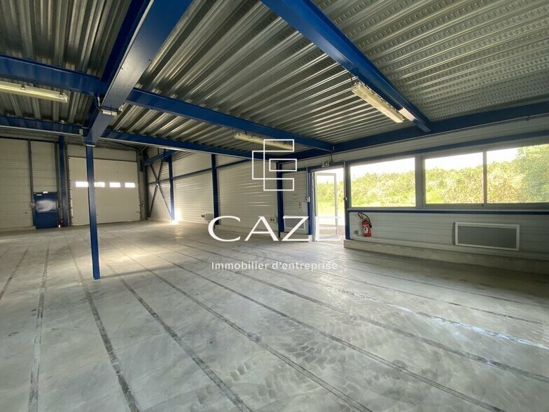 Flex in Saint-Jean-d'Illac for lease - Interior Photo - Image 2 of 7