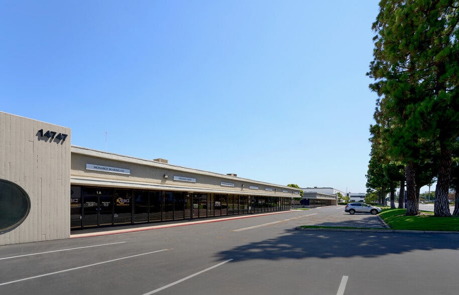 14747 Artesia Blvd, La Mirada, CA for lease - Building Photo - Image 2 of 7
