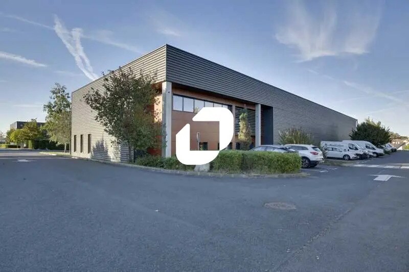 Office in Gonesse for lease Building Photo- Image 1 of 25