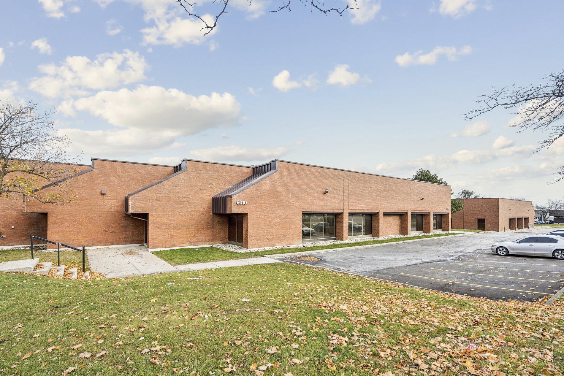 6010-6020 Ambler Dr, Mississauga, ON à vendre Photo du bâtiment- Image 1 de 6