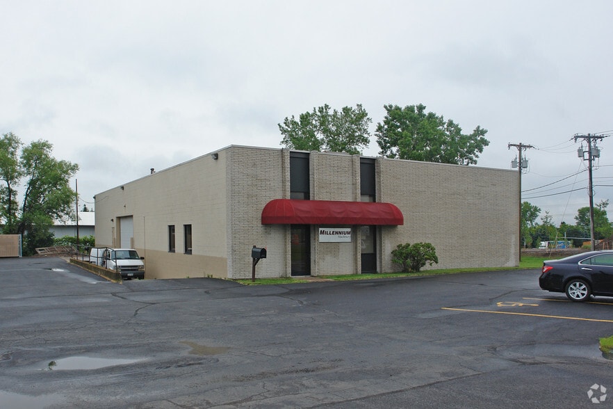 2350 Brighton Henrietta Twnln Rd, Rochester, NY for lease - Primary Photo - Image 1 of 5