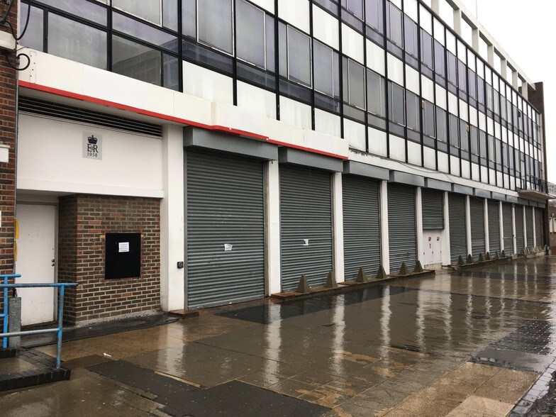 1 Stone Cross, Harlow à louer - Photo du bâtiment - Image 2 de 13