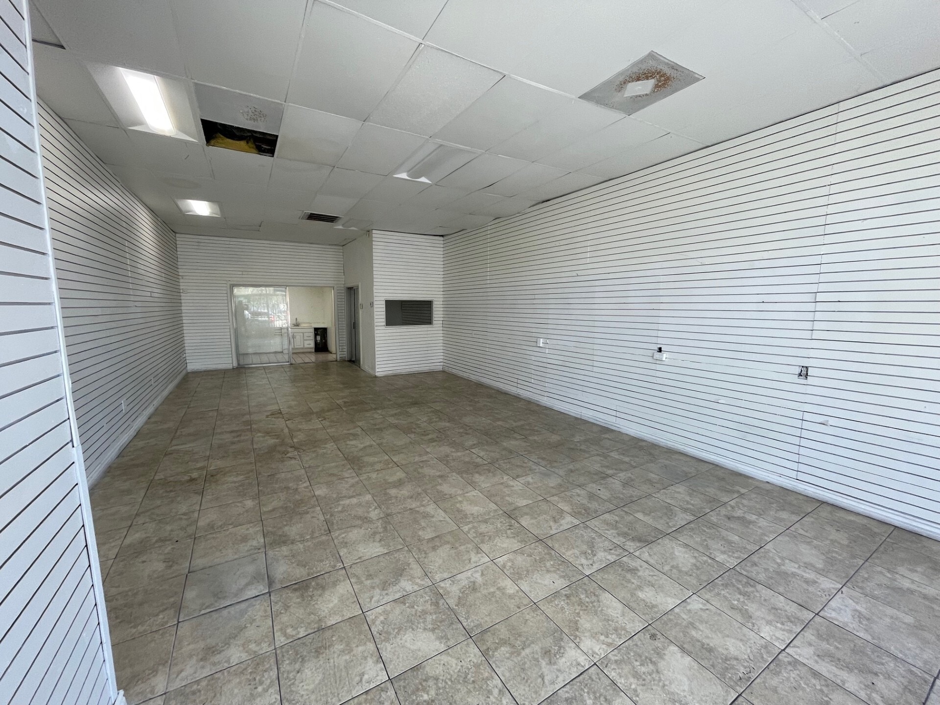 8048 Vineland Ave, Sun Valley, CA for lease Building Photo- Image 1 of 4