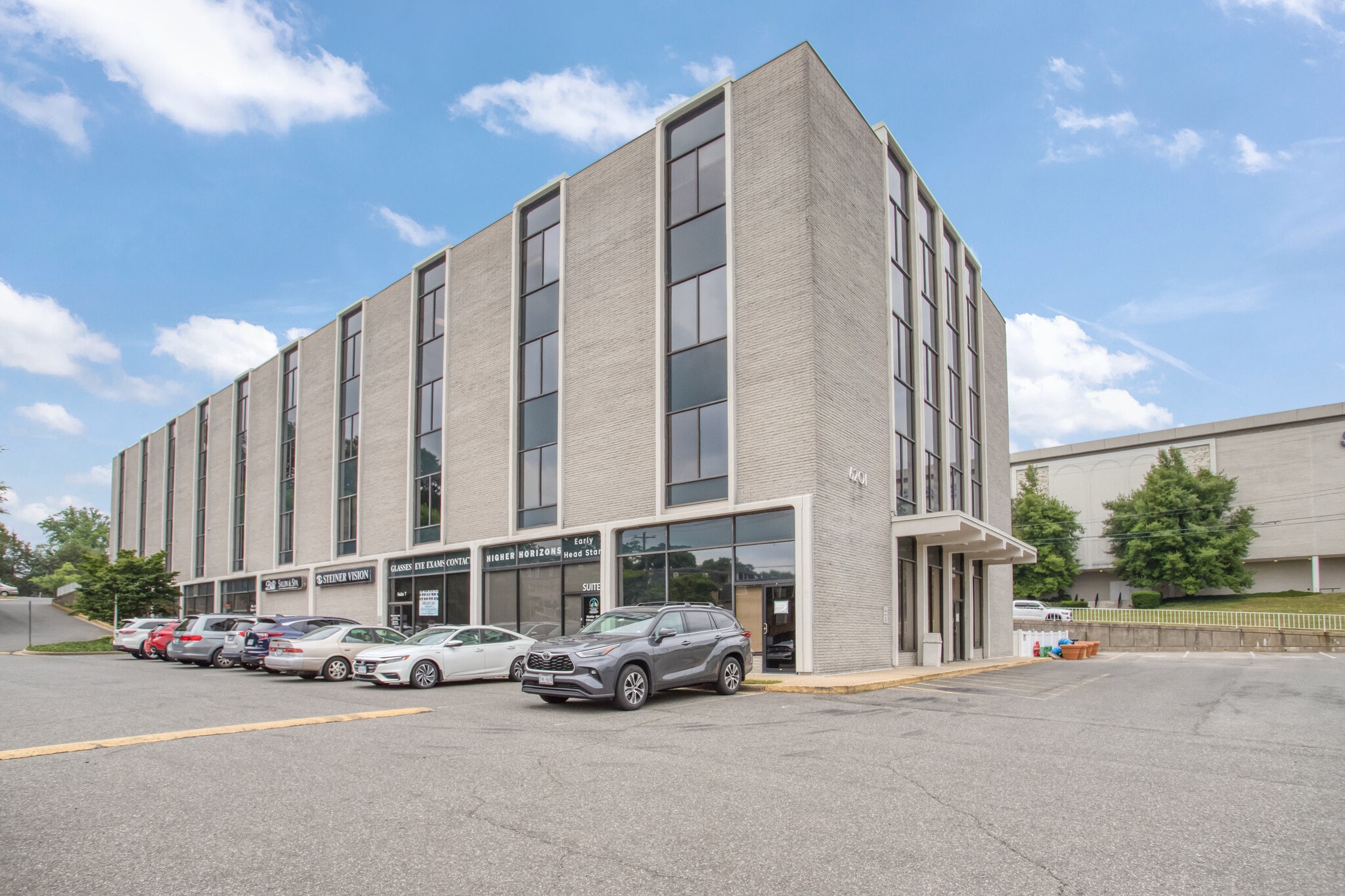 6201 Leesburg Pike, Falls Church, VA à louer Photo principale- Image 1 de 8