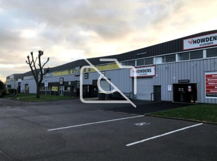 Industrial in Massy for lease - Building Photo - Image 1 of 3