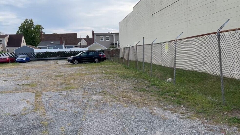 450 W Merrick Rd, Valley Stream, NY à louer - Vidéo sur l’inscription commerciale - Image 2 de 4