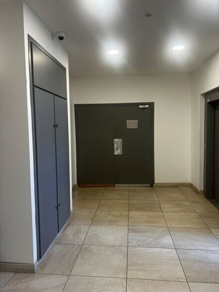 Bureau dans La Garenne-Colombes à vendre - Photo du bâtiment - Image 3 de 18