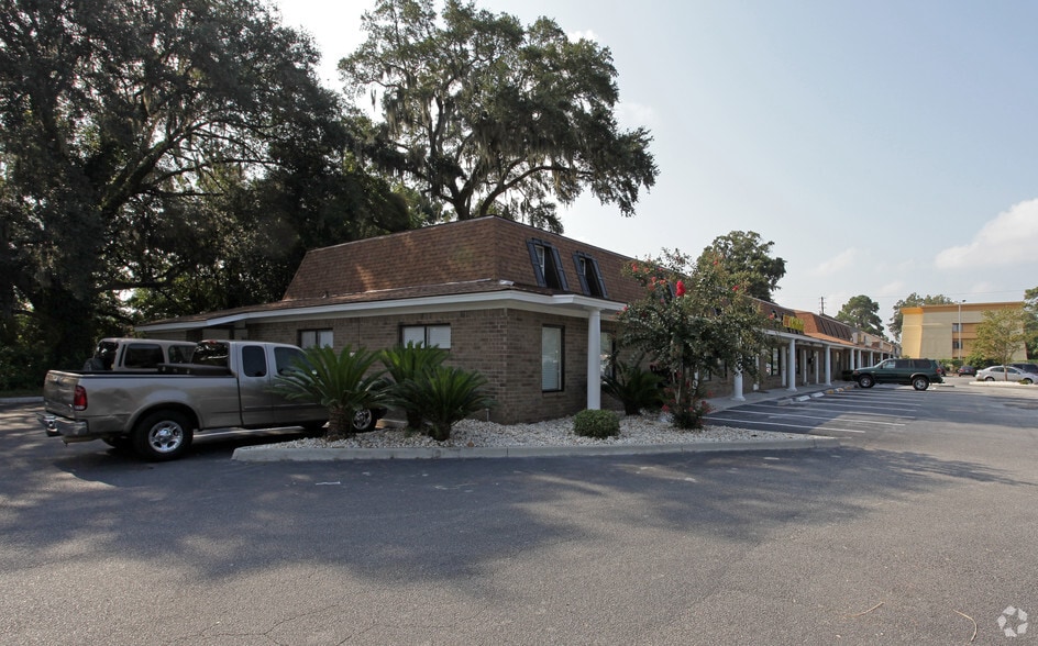 8400-8420 Abercorn St, Savannah, GA for lease - Building Photo - Image 2 of 8