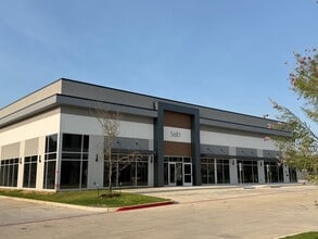 Spring Creek Parkway, Plano, TX à louer Photo du bâtiment- Image 2 de 13