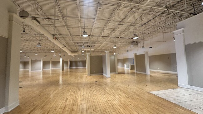 More details for 7463 W Colonial Dr, Orlando, FL - Retail for Lease