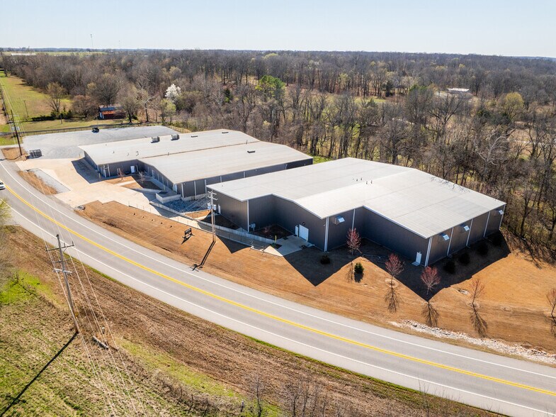 Hwy 59 Industrial Buildings portefeuille de 2 propriétés à vendre sur LoopNet.ca - Photo du bâtiment - Image 2 de 11