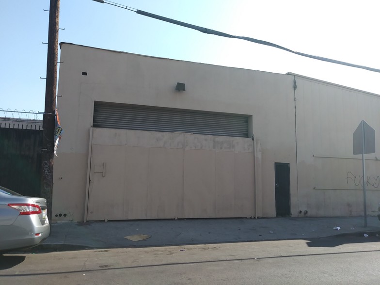 116-120 E 32nd St, Los Angeles, CA for sale - Building Photo - Image 1 of 1