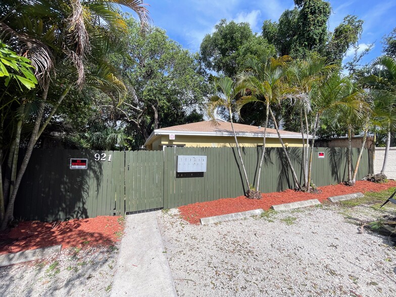 921 NE 16th Ter, Fort Lauderdale, FL for sale - Building Photo - Image 1 of 1