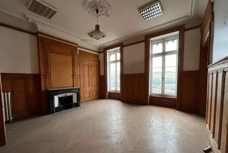 Office in Lyon for lease Interior Photo- Image 1 of 7