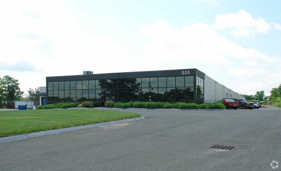 555 Cottage St, Springfield, MA for lease - Building Photo - Image 2 of 3